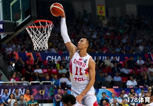 东莞大哥用直升机吊起易建联球衣，引爆社交媒体！ 第3张