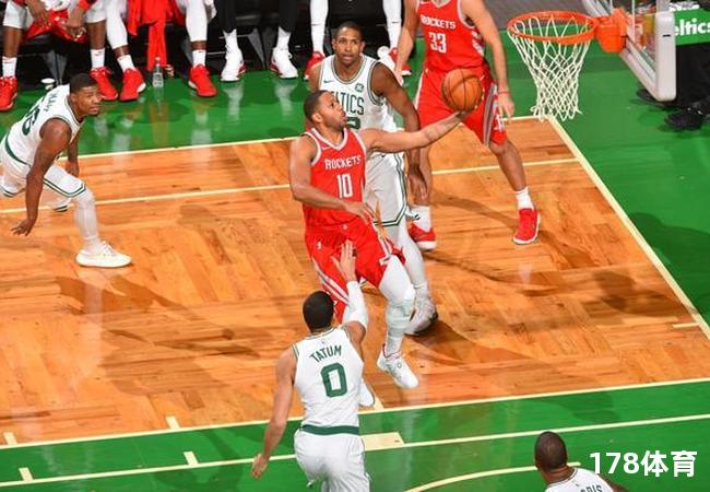 19投11中狂揽26分8板4帽，球迷疯狂 第2张