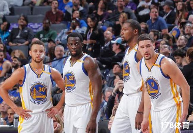 湖人主场大胜黄蜂，浓眉谈及球队表现进攻流畅，团队至上