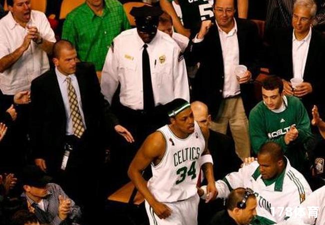 遭绿军21分大逆转 28连败让人哭笑不得