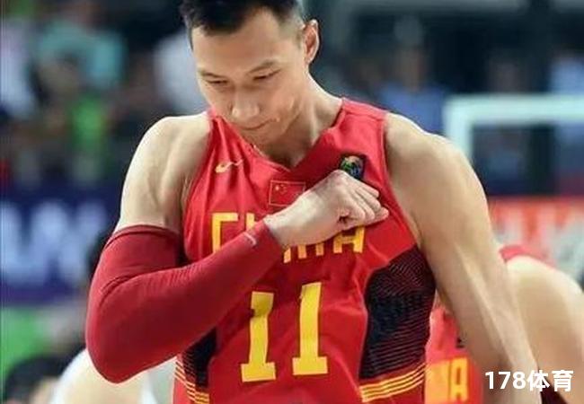 东莞大哥用直升机吊起易建联球衣，引爆社交媒体！