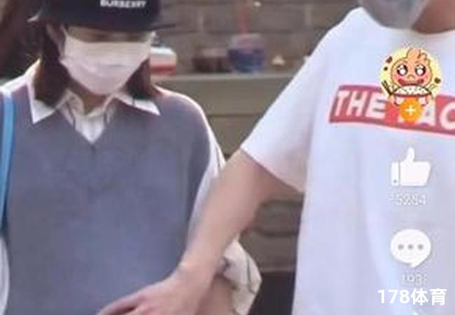 赛后通道抱起女儿瞬间引爆全网 第3张