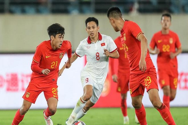 中国对乌兹别克斯坦男足比赛,国际友谊赛赛事比分分析!