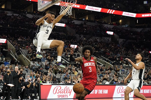 火箭季前赛以99-89战胜马刺，火箭以10分优势击败马刺！ 第1张