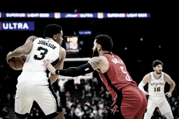 马刺以14分优势战胜火箭，NBA季前赛马刺117比103火箭！