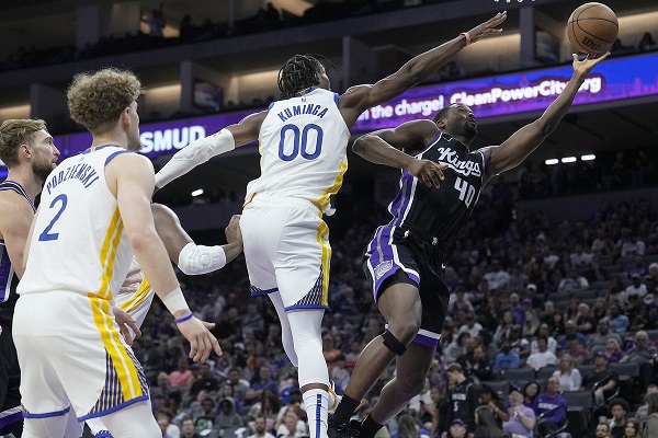 库里最后时刻绝杀，勇士险胜国王116-115！