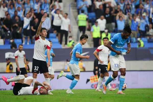 青岛海牛主场迎战大连人，两队争胜摆脱低迷局面！