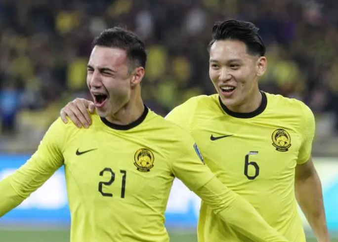 4-3！1-0！世预赛乱了：亚洲黑马爆冷，比肩韩日，中国球队第4