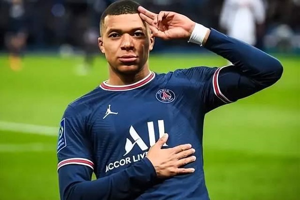 姆巴佩收到一份皇马报价，姆巴佩将确认转会