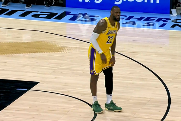 最新詹姆斯4万分还剩多少分？ 第2张