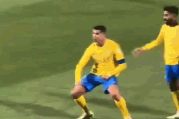 利雅得青年对C罗手势投诉，C罗将停赛两场并罚款 第1张