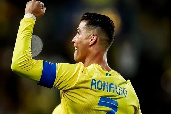 利雅得青年对C罗手势投诉，C罗将停赛两场并罚款 第2张