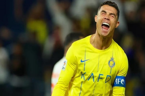 利雅得青年对C罗手势投诉，C罗将停赛两场并罚款 第3张