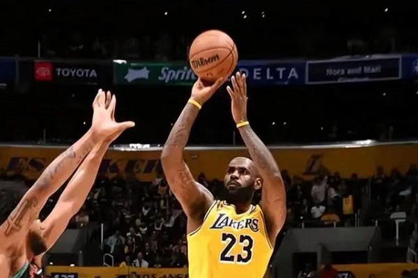 詹姆斯还差多少分到40000分了？ 第1张