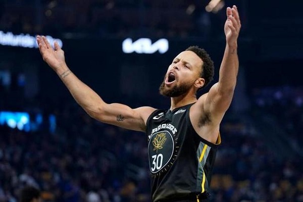 NBA单月至少70记三分排名：库里13次排第一！ 第2张