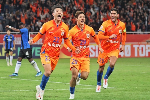 中超首轮首发名单揭晓：泰山vs亚泰对阵阵容一览  第1张