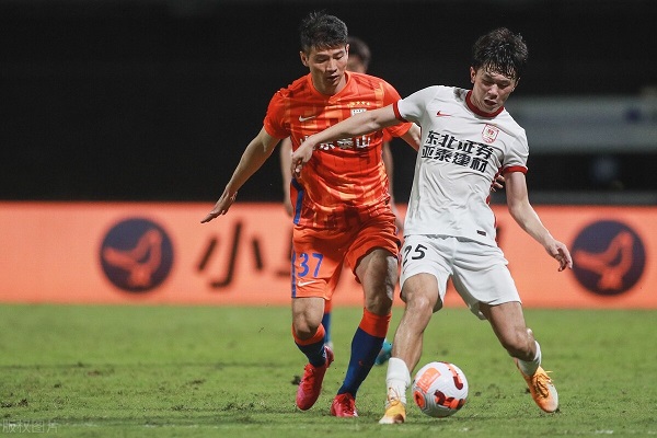 中超首轮首发名单揭晓：泰山vs亚泰对阵阵容一览  第2张