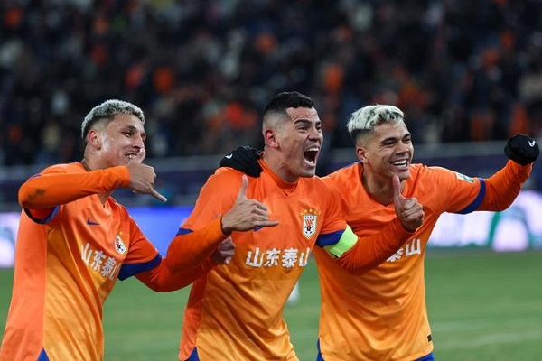 中超首轮收官：泰山领跑积分榜 第1张