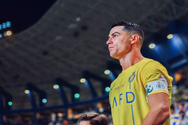 利雅得胜利1-3两连败，C罗8次射门0次射正 第2张