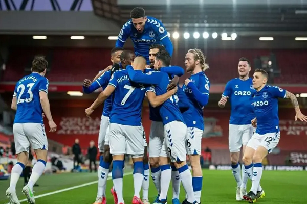 英足总杯四强全部出炉，曼联曼城晋级四强 第1张