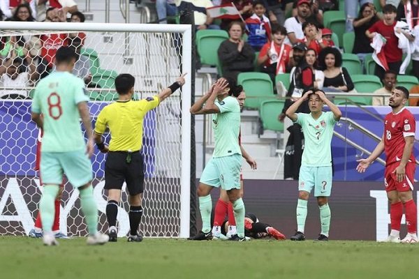 国足客场战平新加坡，出线形势陷入被动局面