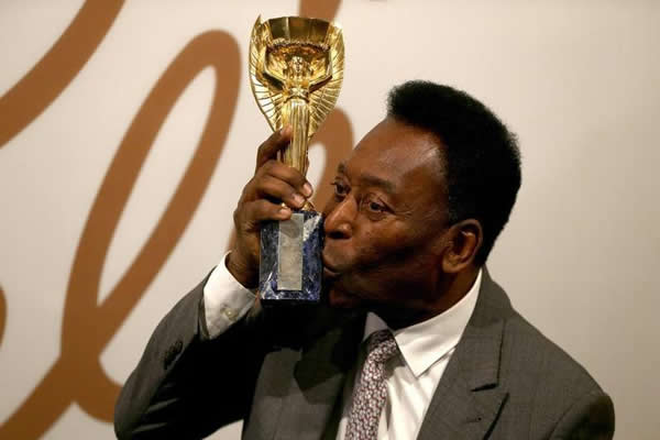 雷米特杯被哪支球队永久拥有了？