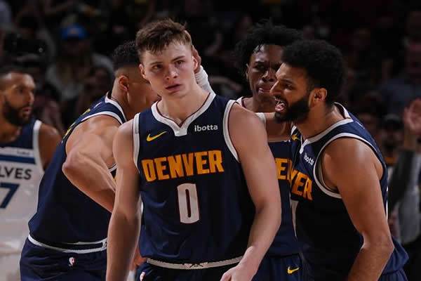 掘金登顶西部第一，约基奇41分超越张伯伦 第2张