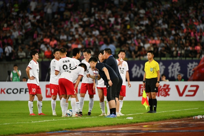 江苏联激战：胡书铭、郑文煊闪耀，盐城 5-0 狂胜十人常州，排名大变