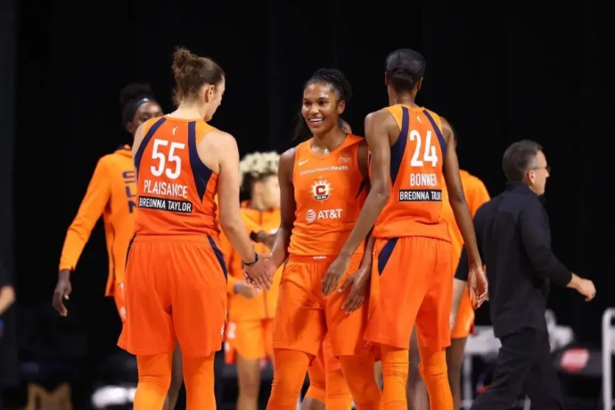 WNBA：凤凰城水银客场挑战康涅狄克太阳，攻防博弈谁能突围？