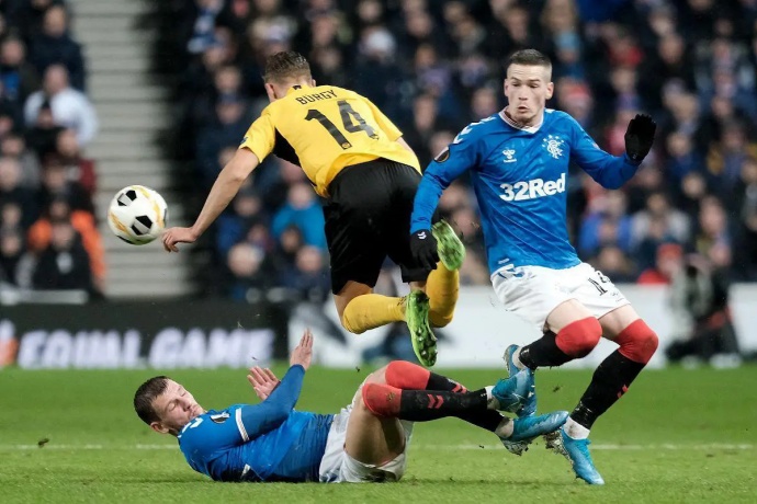 欧冠资格赛烽火重燃：格拉斯哥流浪者主场迎战比尔森胜利，谁能抢占晋级先机？