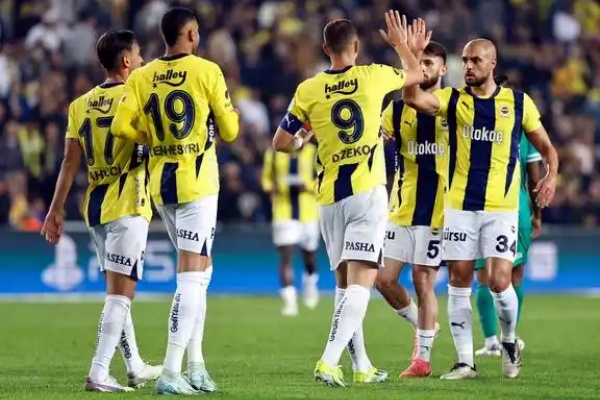 欧冠资格赛激战：费耶诺德绝杀费内巴切，廷伯、穆萨闪耀全场 第2张