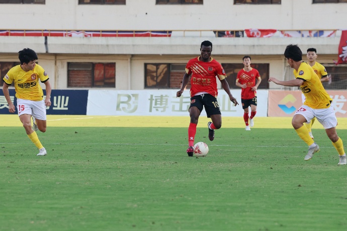 中甲激战一触即发：青岛红狮VS上海嘉定汇龙，胜负悬念待解 第2张
