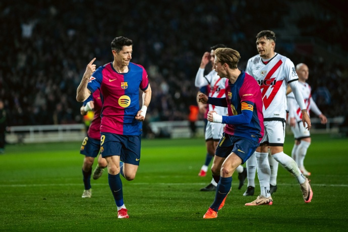 甘伯杯：巴萨5-0狂胜科莫，费尔明双响亚马尔闪耀全场