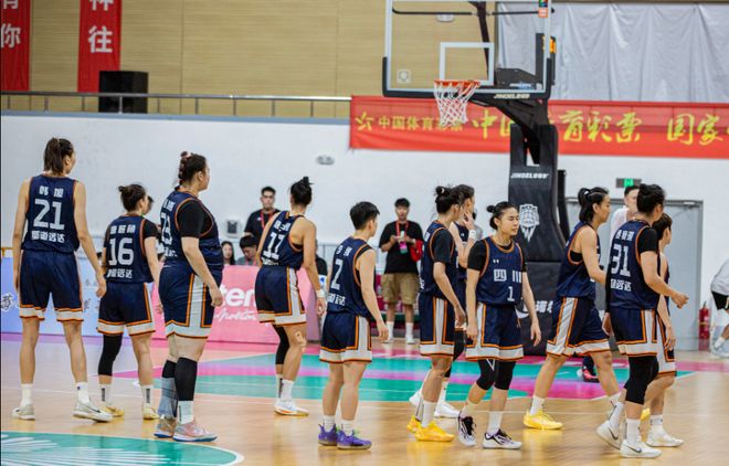 四川女篮国手天团狂飙，140-31 血洗山西女篮，李梦 10 中 10 闪耀全场