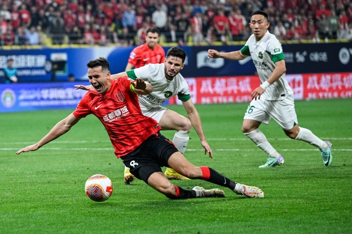 足协杯：河南队点球4-3险胜成都蓉城，率先挺进决赛舞台 第2张