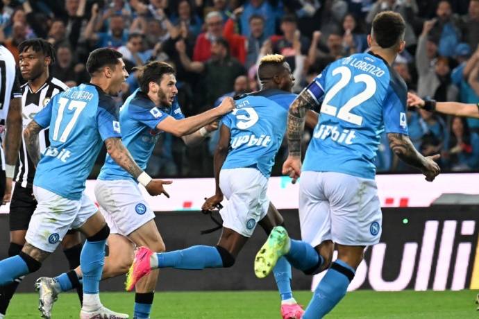 意甲焦点战前瞻：萨索洛主场迎战那不勒斯，攻防对决一触即发 第1张