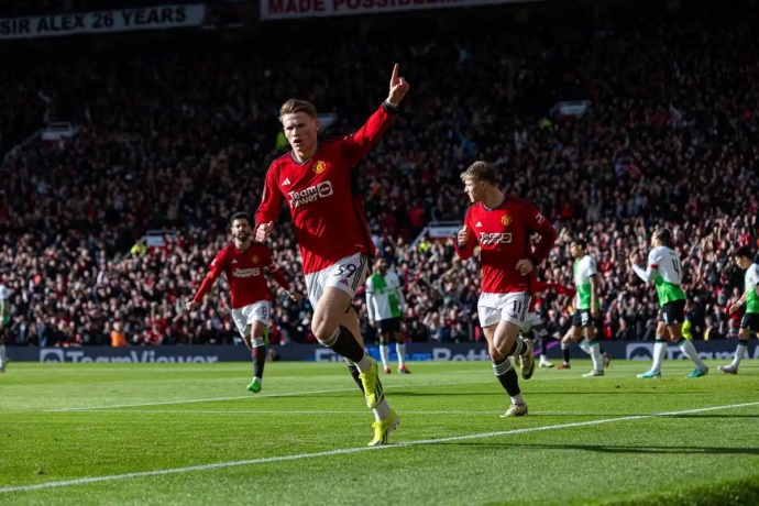 英联杯爆冷！曼联折戟，奥纳纳失误、马奎尔绝平难救主