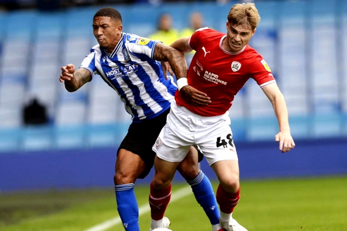 英锦赛焦点战：巴恩斯利主场迎战曼联U21，青春风暴能否掀翻老牌劲旅？