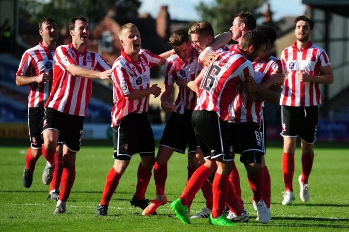 英锦赛焦点战：AFC温布尔登主场迎战斯蒂文尼奇，保级队能否借杯赛逆袭？