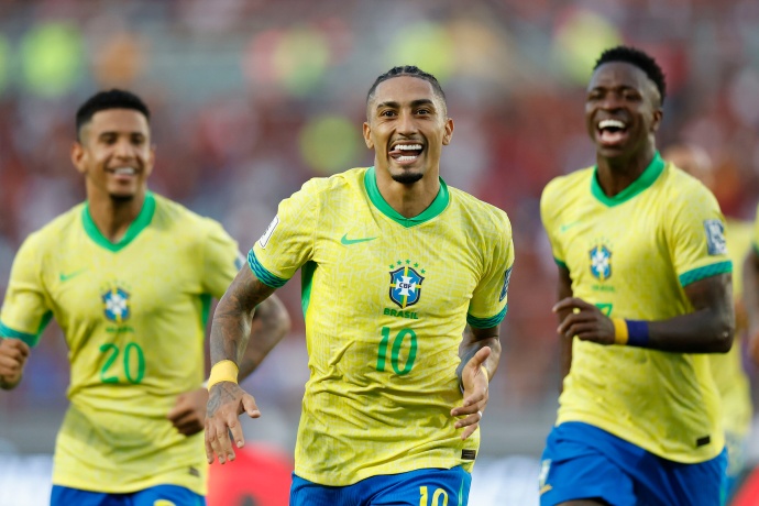 世预赛南美区焦点战：巴西主场碾压智利，巩固晋级优势