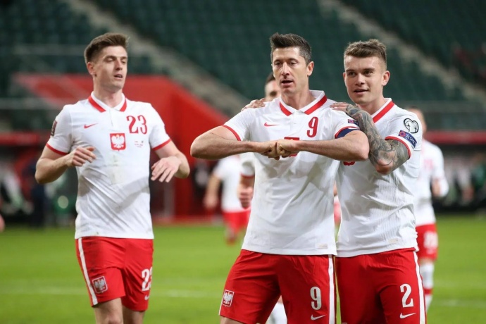 欧预赛焦点战：波兰主场迎战芬兰，橙白军团剑指三分 第1张