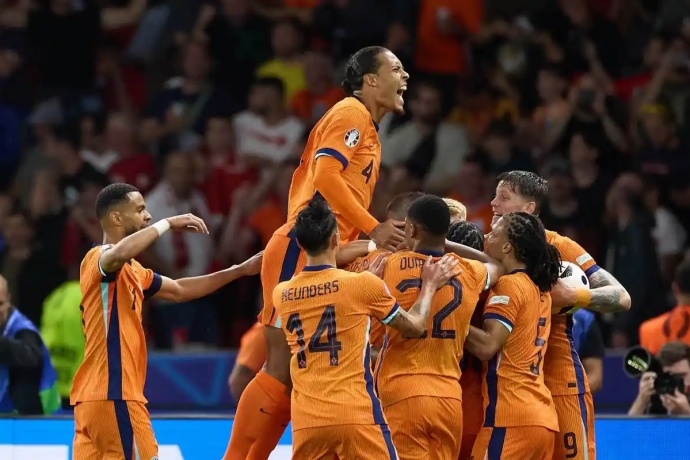 德佩双响创历史，荷兰3-2险胜立陶宛领跑G组 第2张