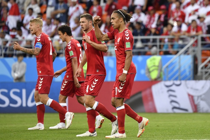 世预赛焦点战：希腊主场迎战丹麦，北欧劲旅能否攻克“青春防线”？