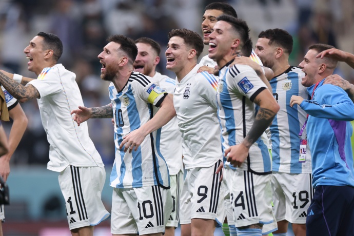 世预赛南美区焦点战：厄瓜多尔主场难阻阿根廷连胜步伐 第2张