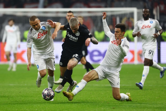 欧冠焦点战：法兰克福主场强势出击，加拉塔萨雷客场难撼黑鹰