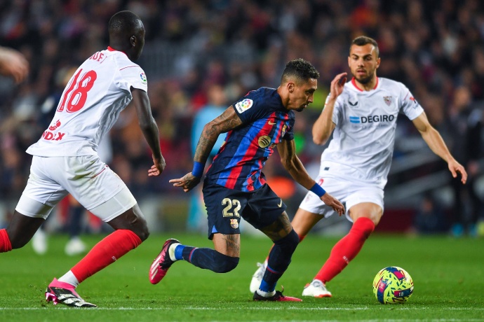 西甲焦点战：塞维利亚VS比利亚雷亚尔，攻防对决一触即发