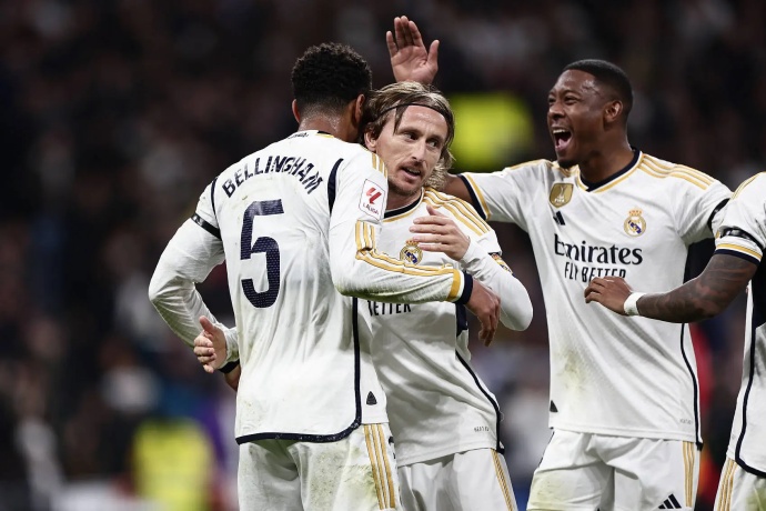 皇马六轮全胜领跑西甲：姆巴佩闪耀，莱万特难阻强敌