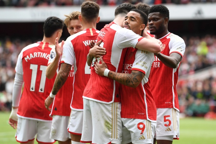 联赛杯激战：埃泽首球特罗萨德贴地斩，阿森纳2-0胜维尔港晋级16强