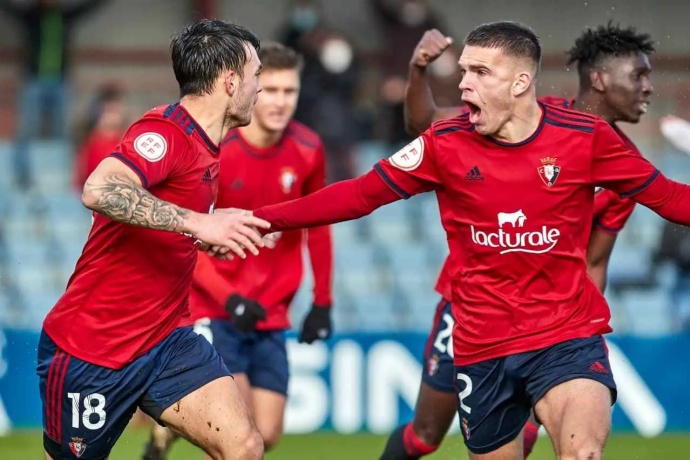 西甲对决：奥萨苏纳主场力克埃尔切，保级战火燃至潘普洛纳 第2张