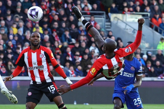 英超焦点战：布伦特福德主场能否再掀波澜，曼联能否止颓反弹？